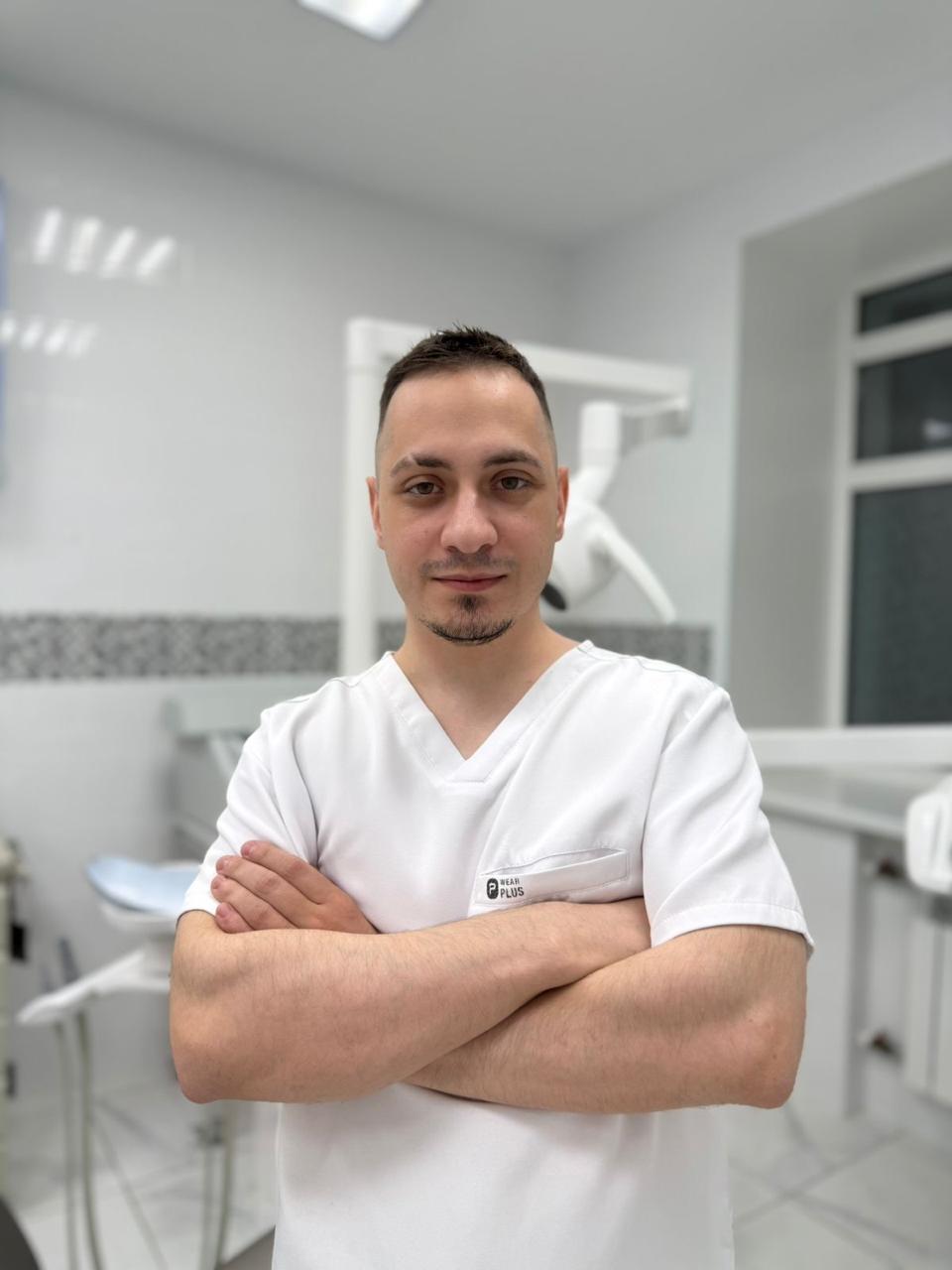 Батков Дмитрий Олегович, стоматолог-хирург